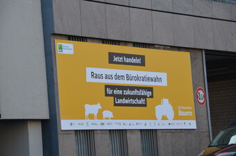 Plakatkampagne: Auch in der Stuttgarter Geschftsstelle des LBV in der Olgastrae prangt eines der groen Banner.