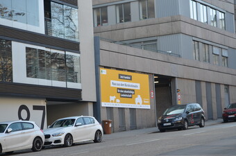 Plakatkampagne: Auch in der Stuttgarter Geschftsstelle des LBV in der Olgastrae prangt eines der groen Banner.