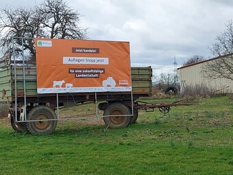 In ganz Baden-Wrttemberg sorgt die Plakatkampagne der Bauernverbnde fr Aufsehen, wie hier in Ilsfeld