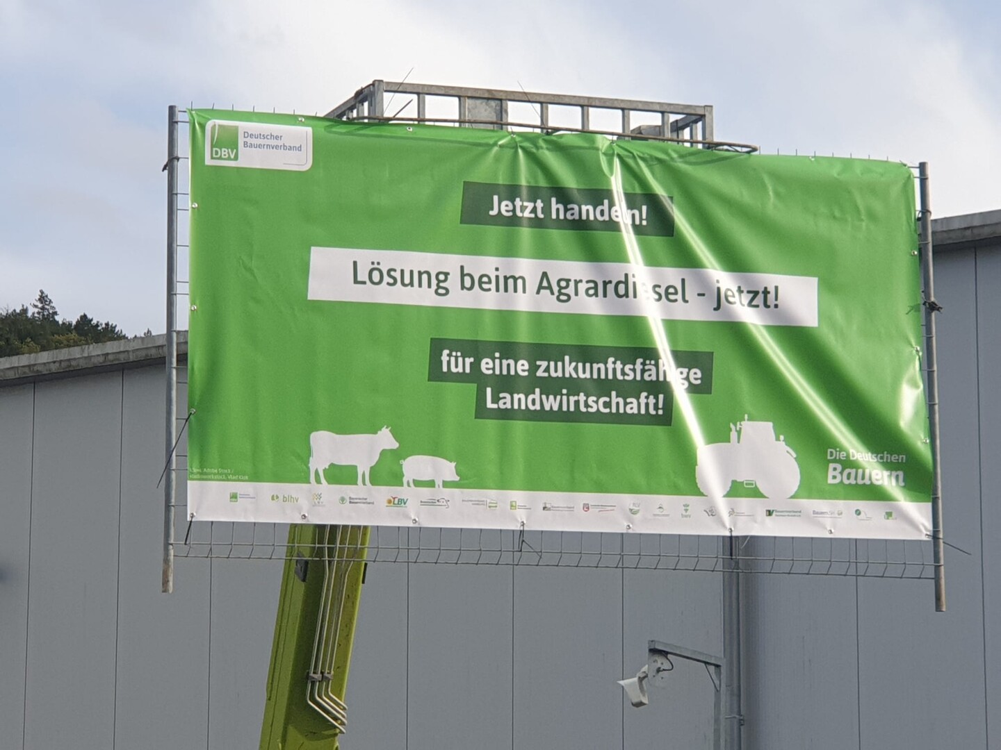 In ganz Baden-Wrttemberg sorgt die Plakatkampagne der Bauernverbnde fr Aufsehen, wie hier in Tauberbischoffsheim.